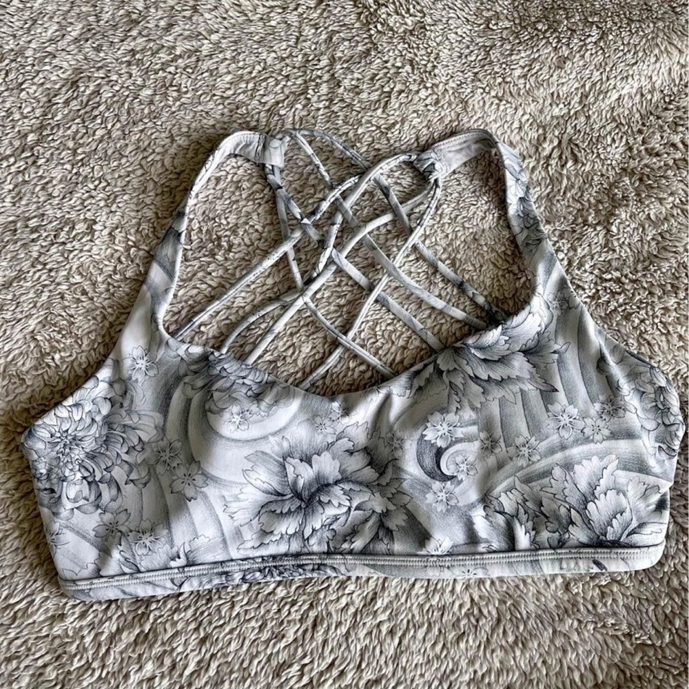 Lululemon Free to Be Sports Bra